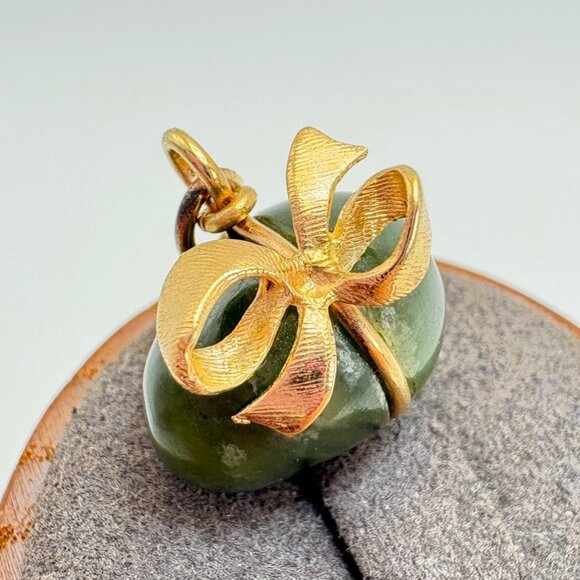 VTG Solid 14K Yellow Gold Nephrite Jade Egg Pendant Bow Design .75" - Picture 1 of 11
